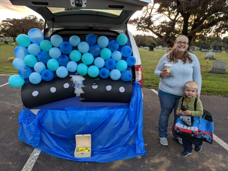 Car decorated with balloons